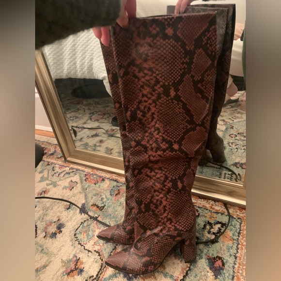 Guess snake print boots EUC - Picture 3 of 6